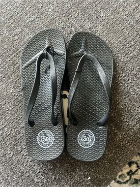 Authentic American Heritage Black Flip Flops
